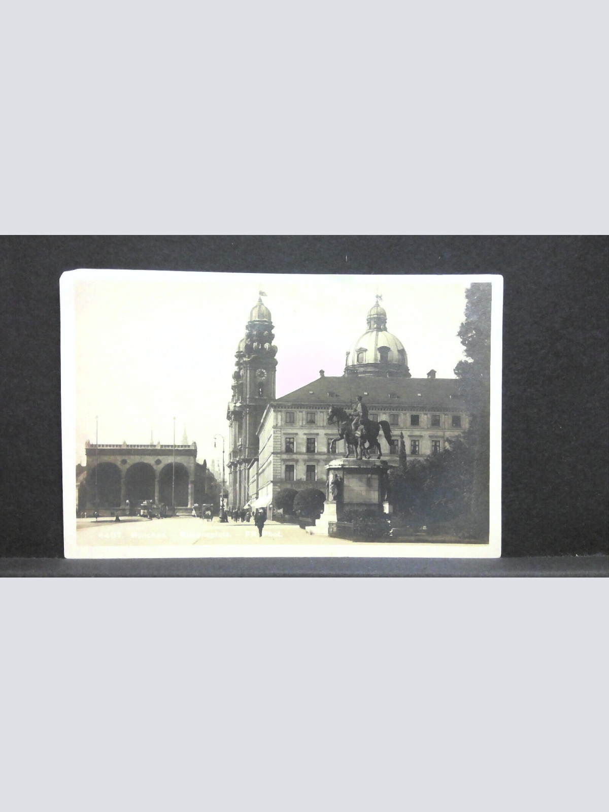 München Odeonsplatz 40106 jw J