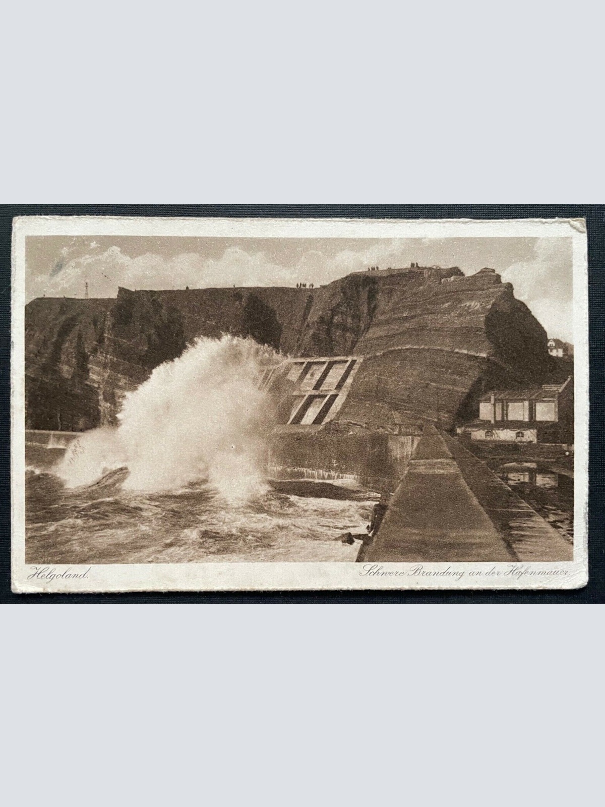 Helgoland Schwere Brandung Hafenmauer Schleswig-Holstein Deutschland 401075 TH A