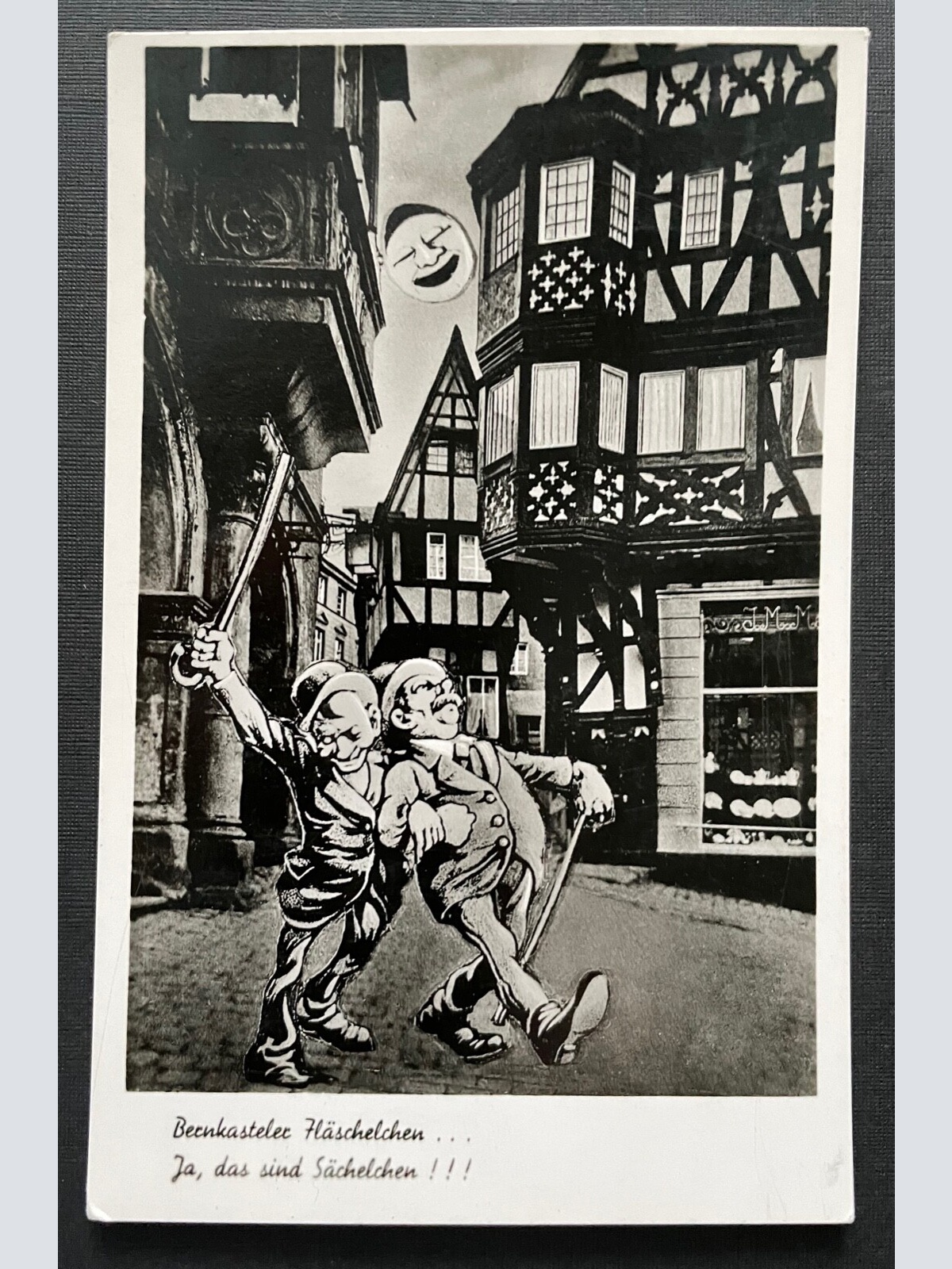 Bernkasteler Fläschchen Betrunkene Anzug Hut Stock Stadt Gasse Cartoon 401050 TH