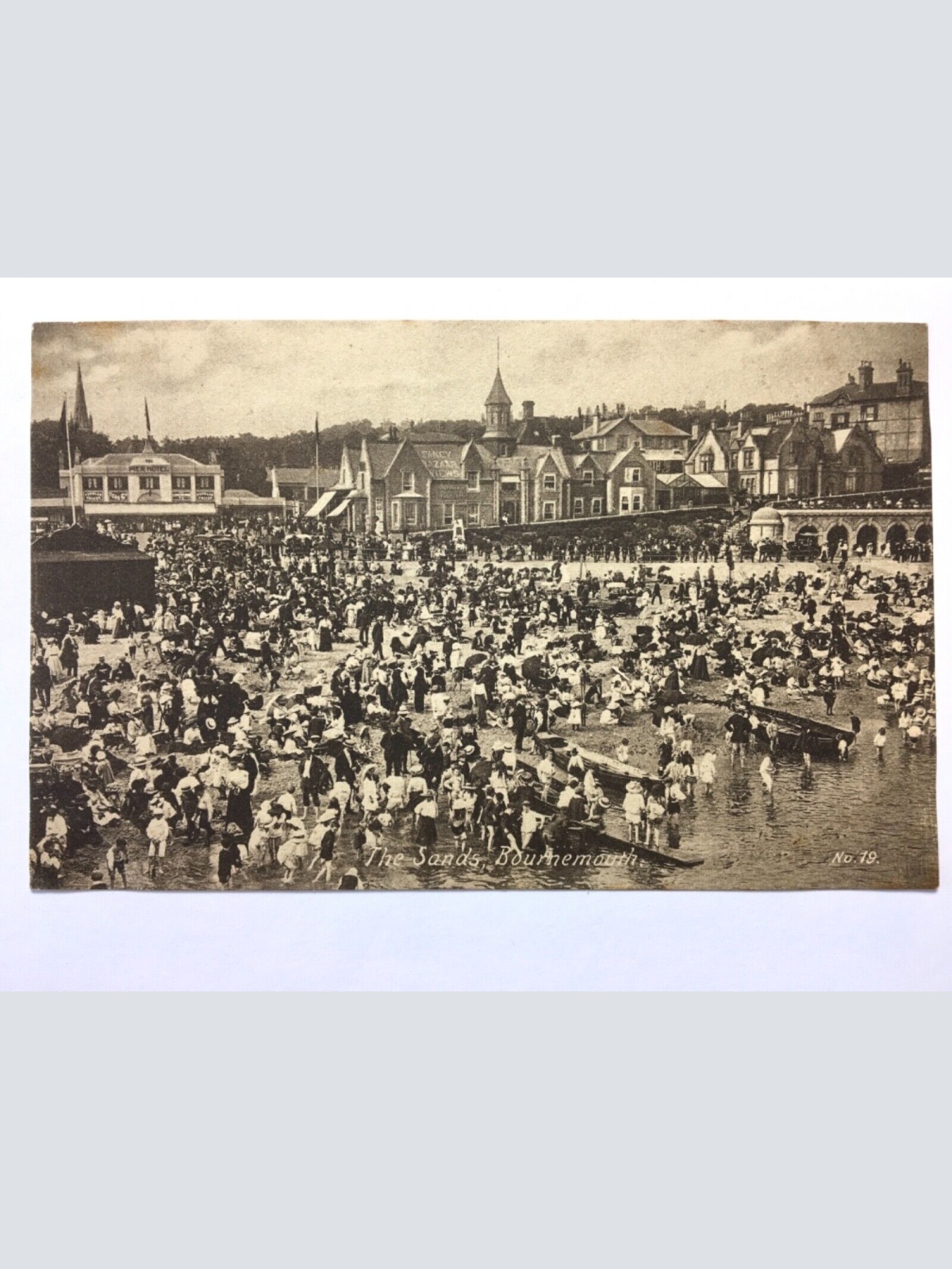 Bournemouth - The Sands - Strand - Dorset - England 40225 TH