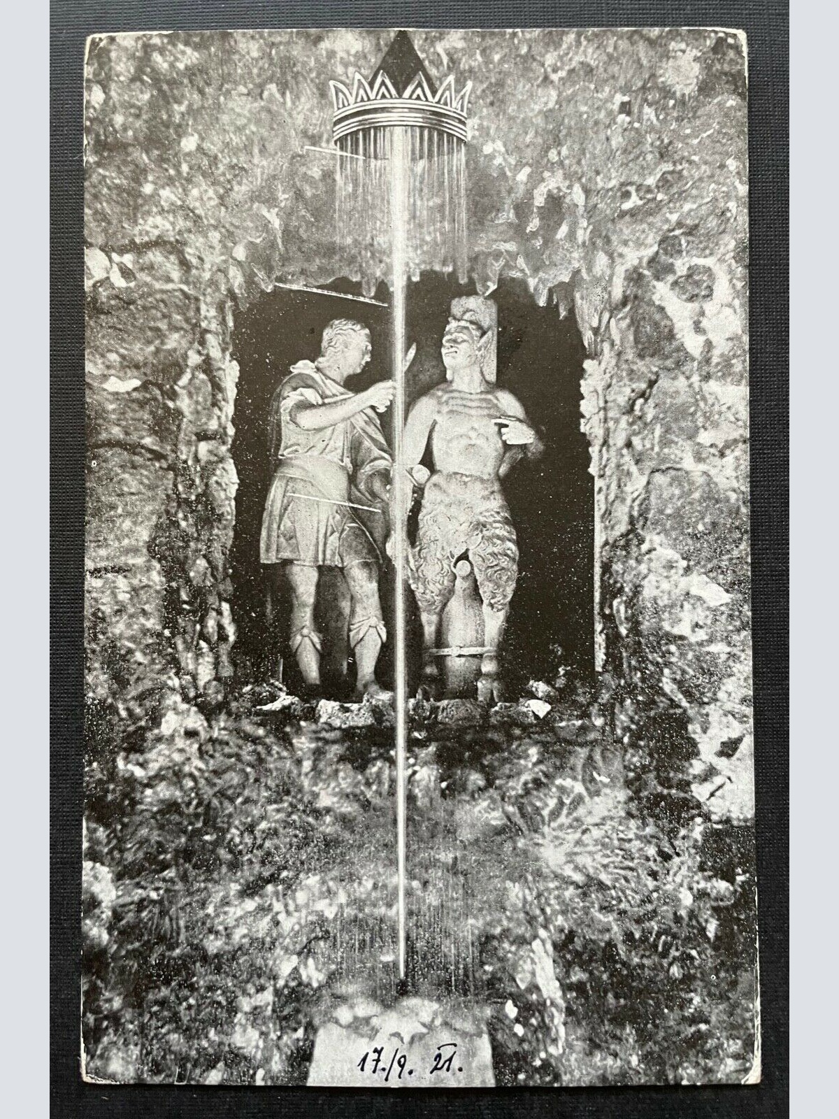 Salzburg Hellbrunn Kronengrotte Statue Wasserspiele Schloss Österreich 402396 TH