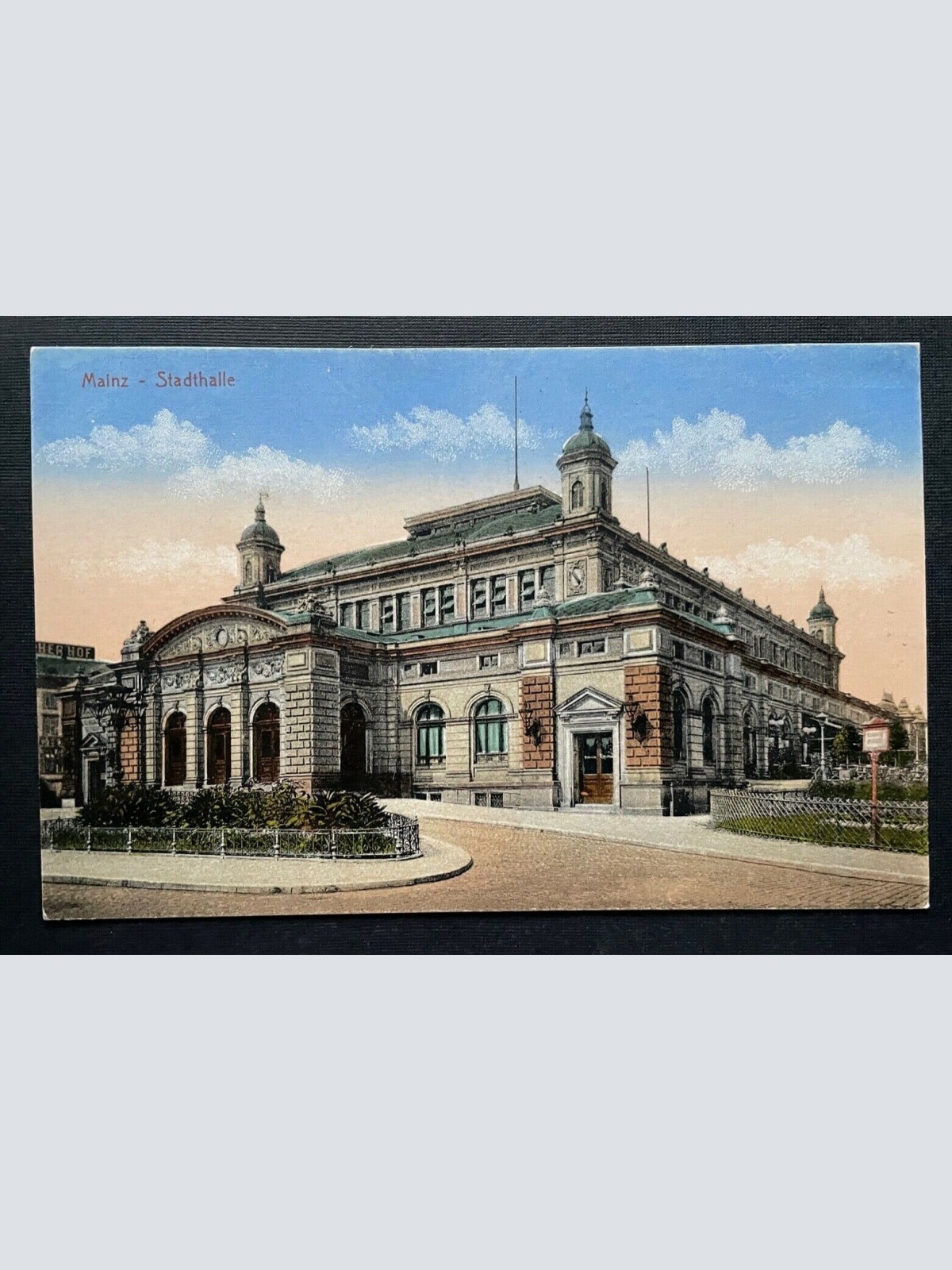 Mainz Stadthalle Gebäude Vorplatz Park Rheinland-Pfalz Deutschland 401019 TH A