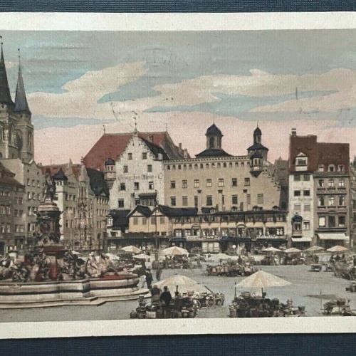 Nürnberg Marktplatz Stadt Kirche Brunnen Statue Bayern Deutschland 401044 TH