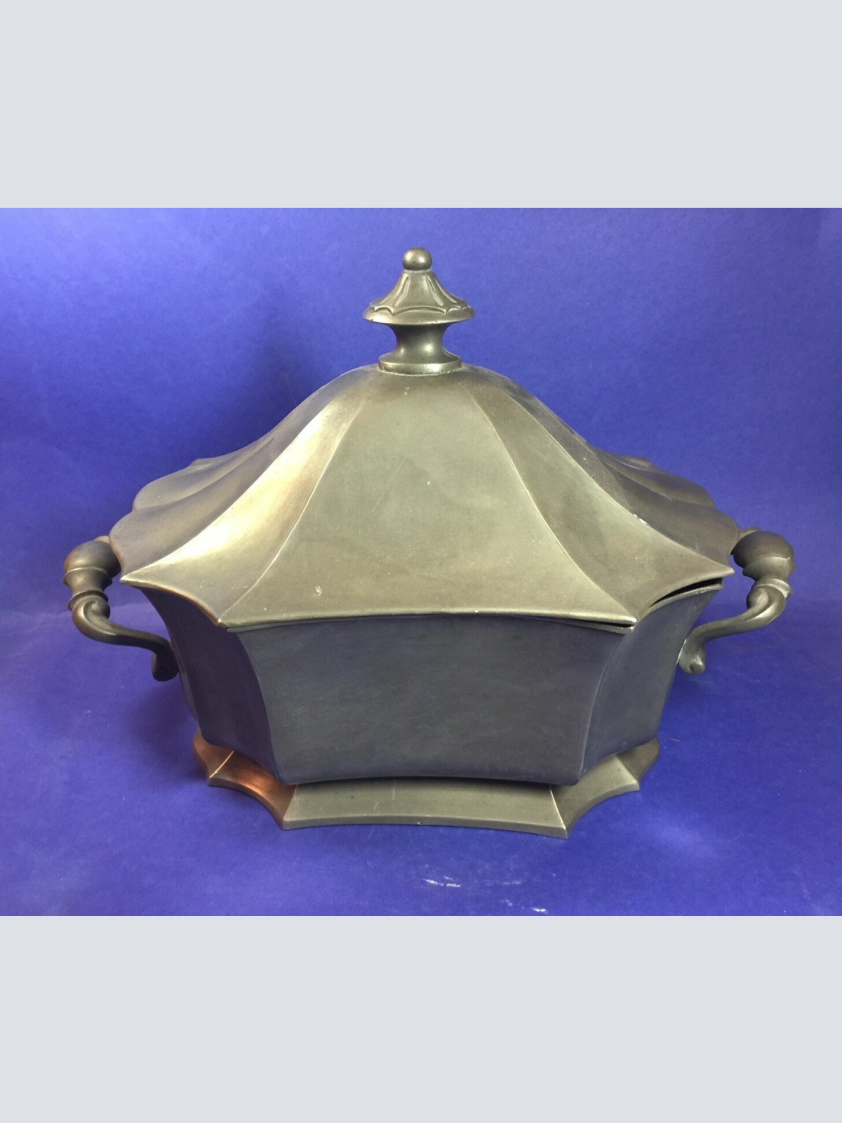 Zinnterrine mit Deckel  19 Jhdt Blockzinn 16045