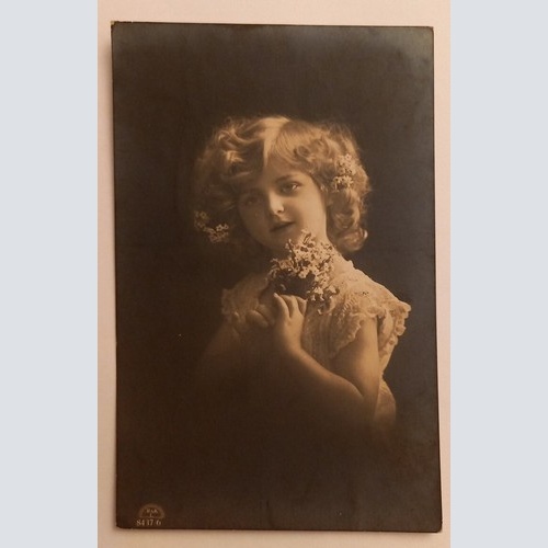 Künstlerkarte Mädchen mit Blumen 600605A gr D