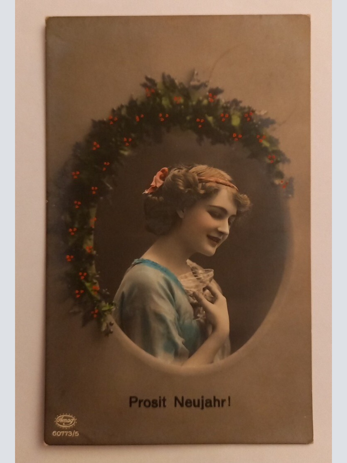 Künstlerkarte Prosit Neujahr Frau mit Glas 600606A gr D