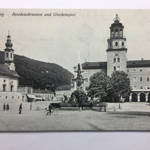 Salzburg - Residenzbrunnen und Glockenspiel 11048