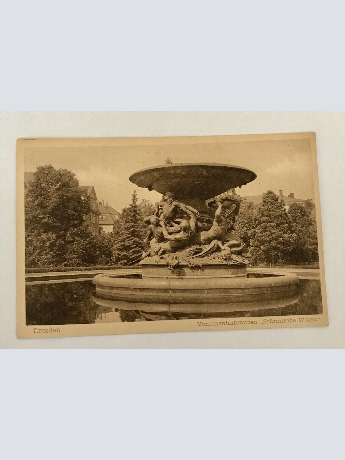 AK, Dresden, Monumentalbrunnen, Stürmische Wogen, Denkmal (20029 BW)