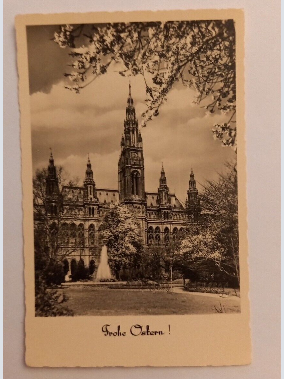 Frohe Ostern Wien Rathaus 600575A gr