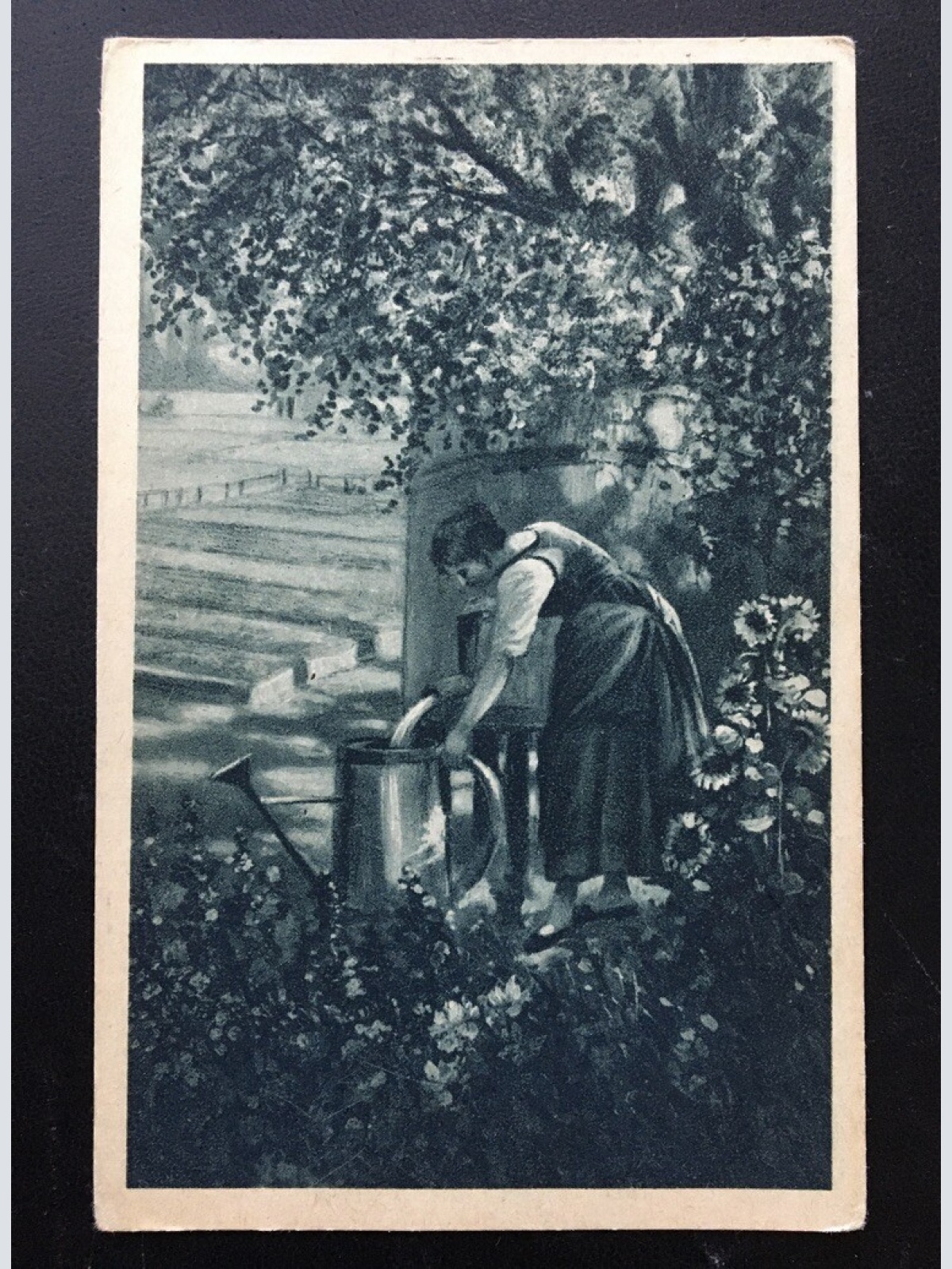 Frau mit Gießkanne - Garten Baum Sonnenblumen - Künstlerkarte 400227 TH