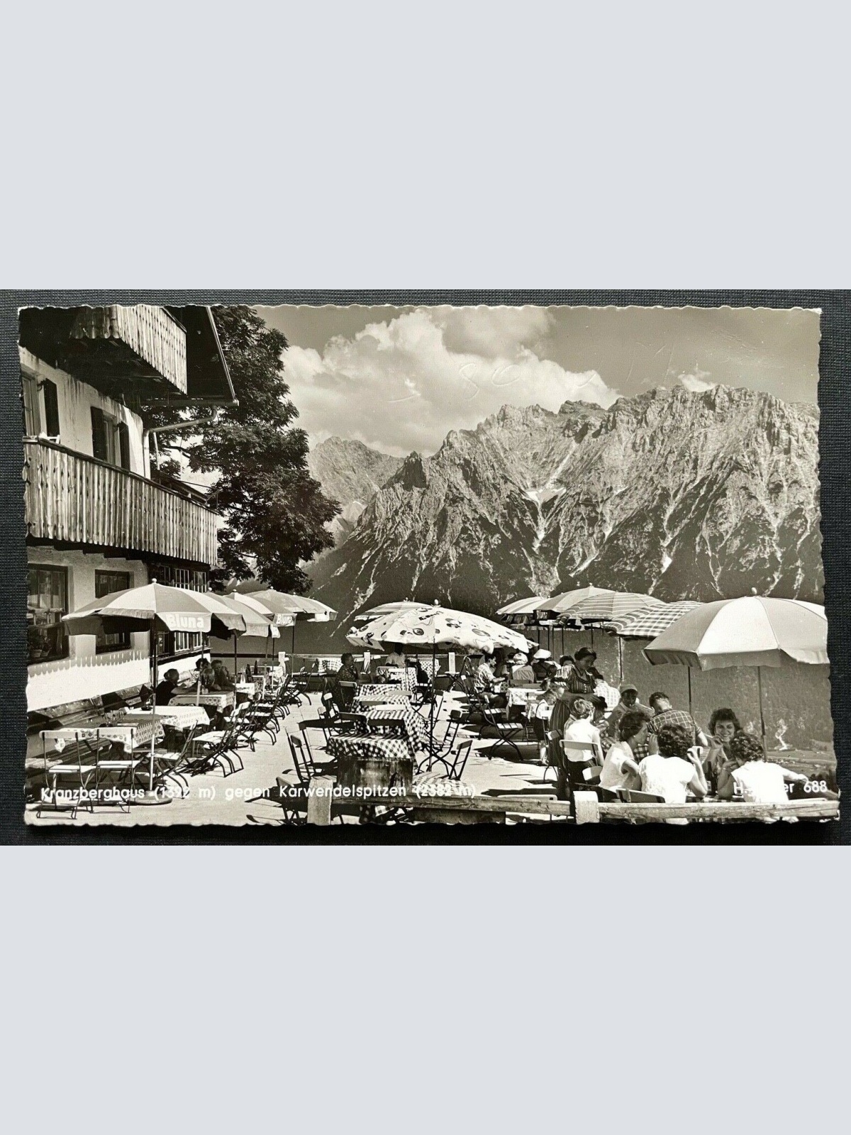 Kranzberghaus Karwendlspitzen Gebirge Gastgarten Bayern Deutschland 410142 TH C