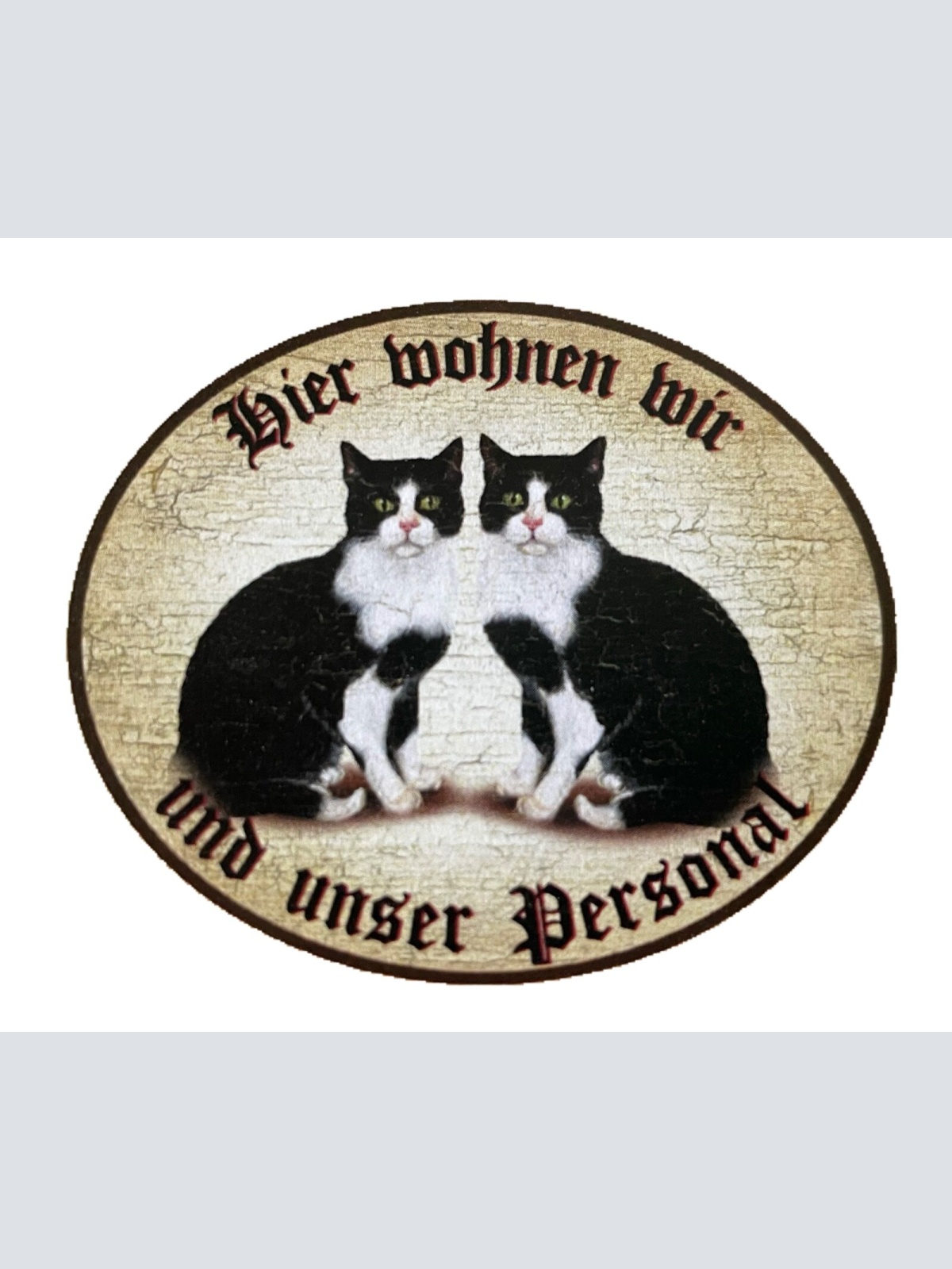 KuK Nostalgie Holzschild "Hier wohnen wir u.u. Personal“ Duo Katze Schwarzweiß