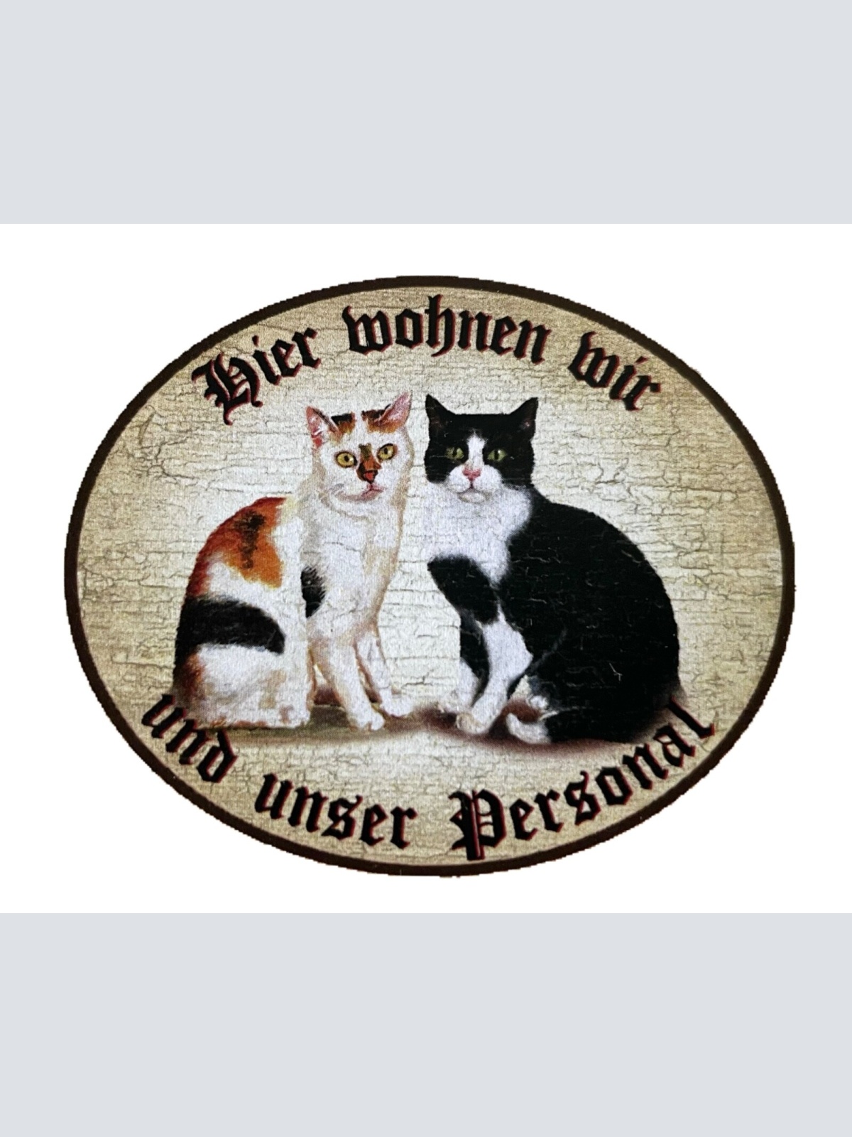 KuK Nostalgie Holzschild "Hier wohnen wir u.u. Personal“ Duo Glücks Katze SW