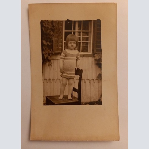 Foto Karte Kind am Stuhl 500101A gr D