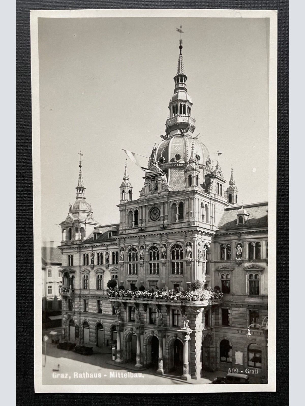 Graz Rathaus Mittelbau Turm Fahne Gebäude Steiermark Österreich 400447 TH D