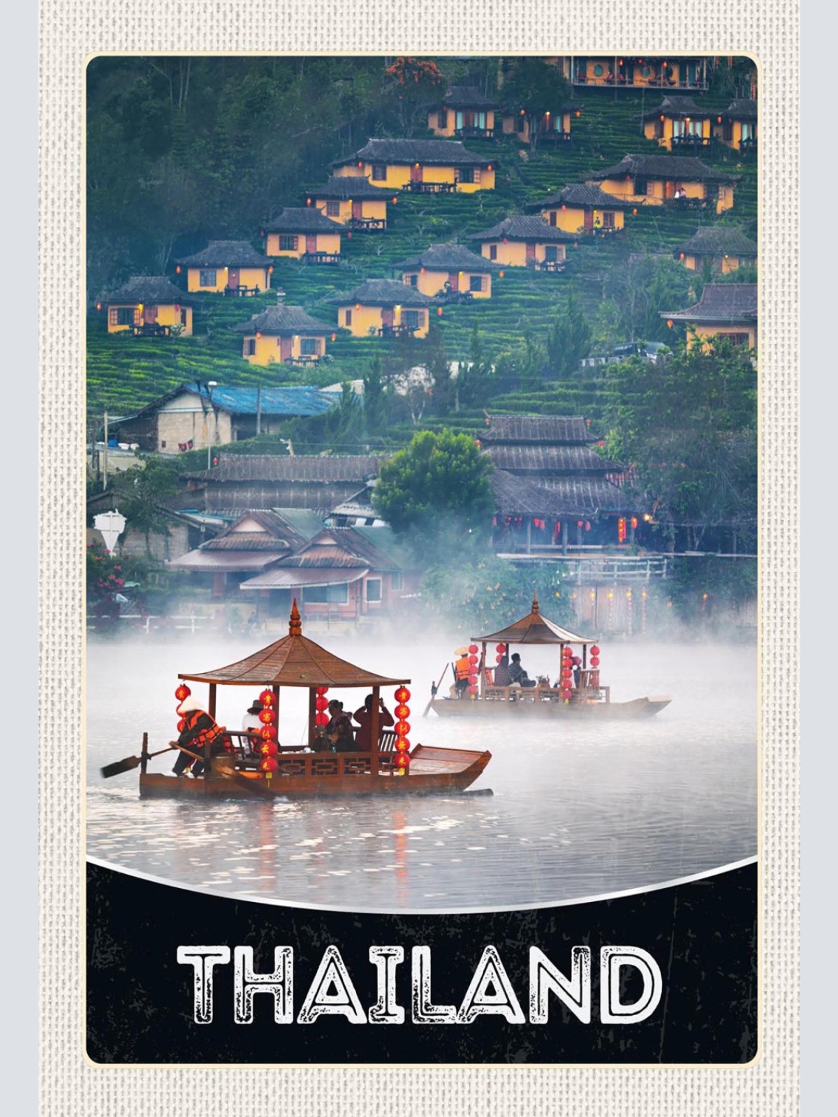 Schild Spruch Thailand Boote Meer Hügel Häuser Dorf JW