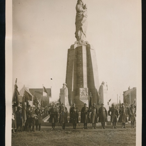 Orig. Pressefoto aus Nieuport neues Heldenmonument mit Soldaten (P2)