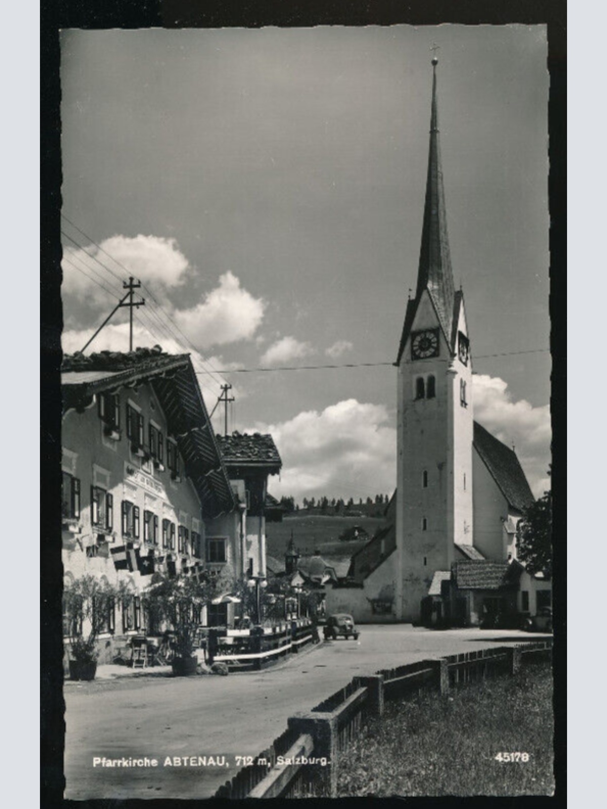 AK aus Abtenau mit Pfarrkirche und Gasthaus zum Roten Ochsen Salzburg (1190)