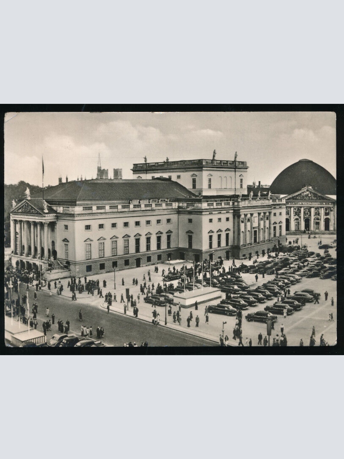 AK aus Berlin Staatsoper unter den Linden mit Oldtimer Alten Autos (1770)
