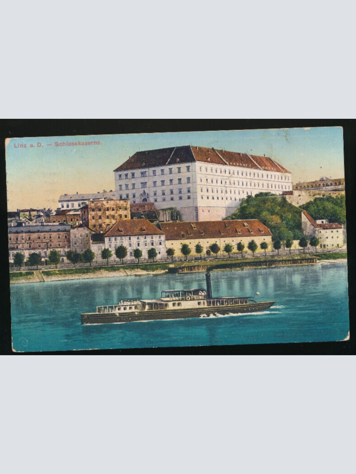 AK aus Linz an der Donau Schlosskaserne mit Dampfer Oberösterreich (2383)