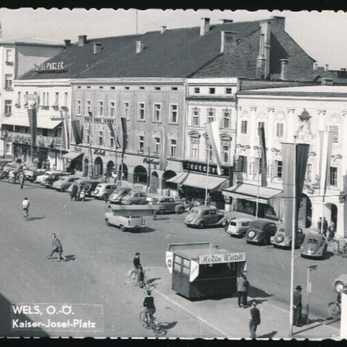 AK aus Wels Kaiser Josef Platz Oberösterreich (2651)