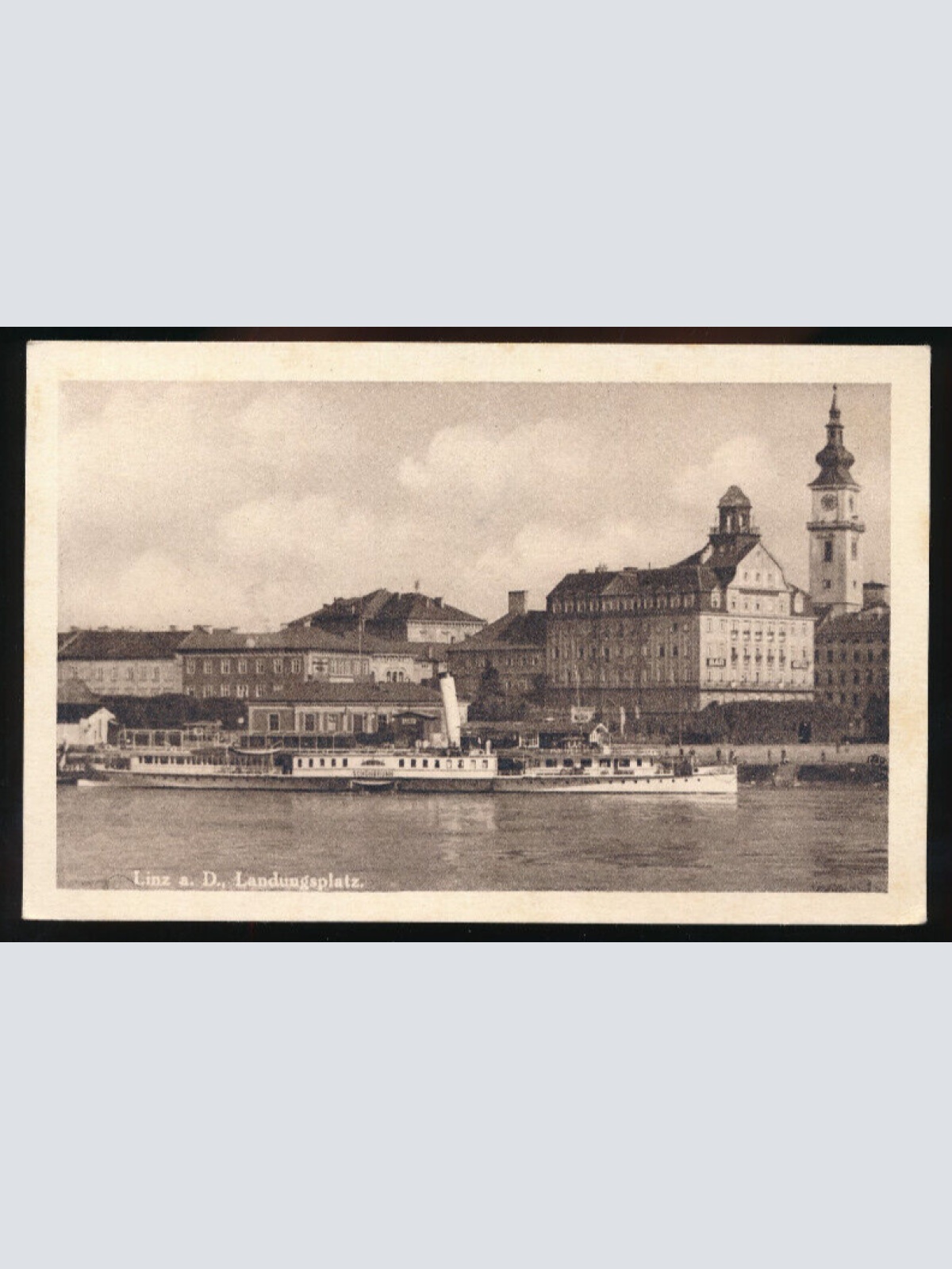 AK aus Linz an der Donau Landungsplatz mit Dampfer Oberöstereich (4221)