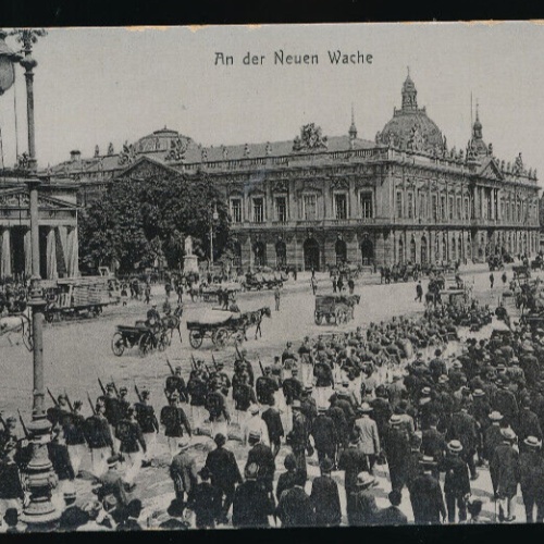 AK aus Berlin an der neuen Wache (4532)