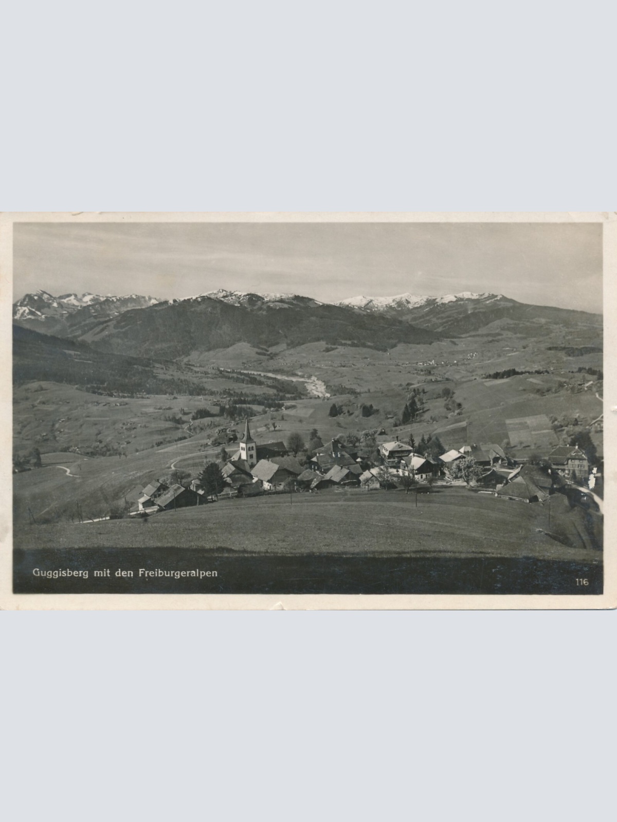 AK, Guggisberg mit den Freiburgeralpen, Schweiz (S1175)