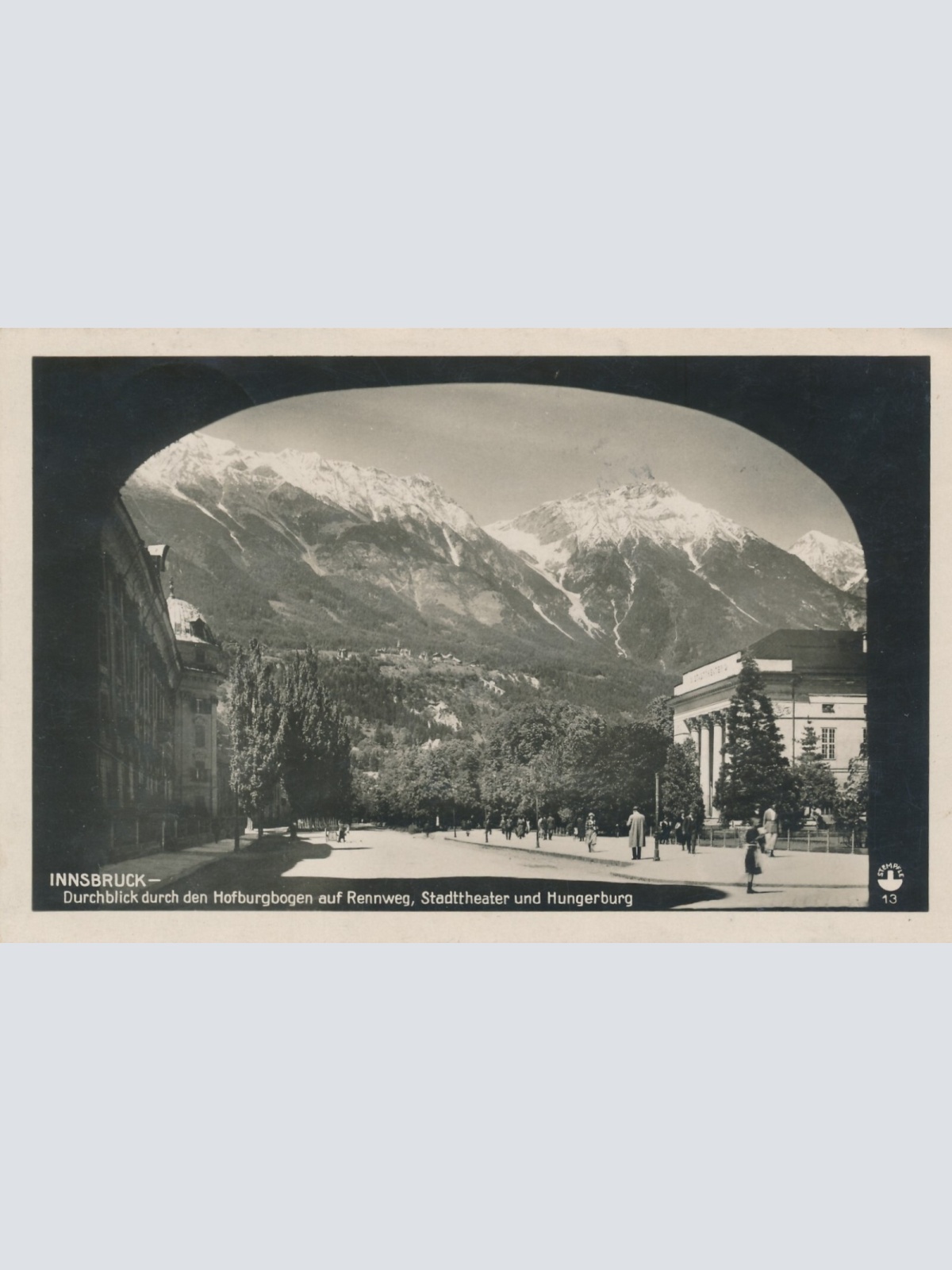 AK, Innsbruck, Durchblick durch den Hofburgbogen auf Rennweg, Hungerburg (S1457)