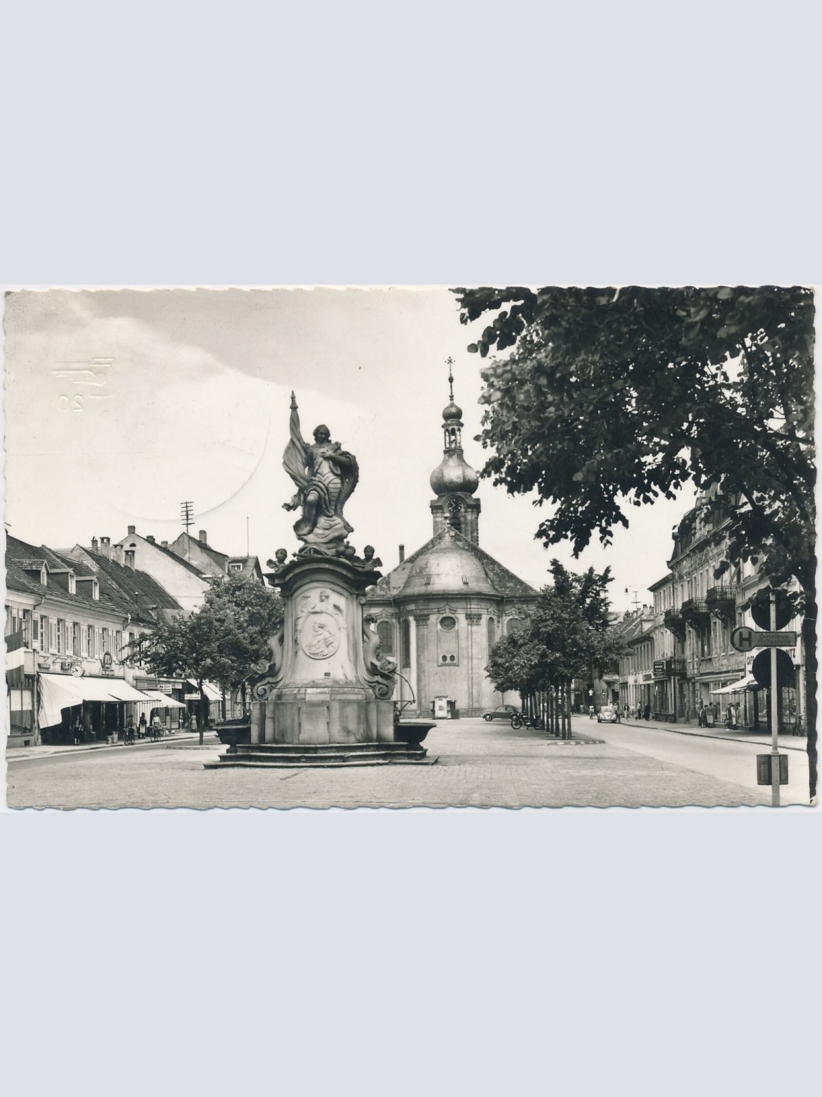 AK, Raststatt, Bernhardus-Brunnen und Stadtkirche (S1650)