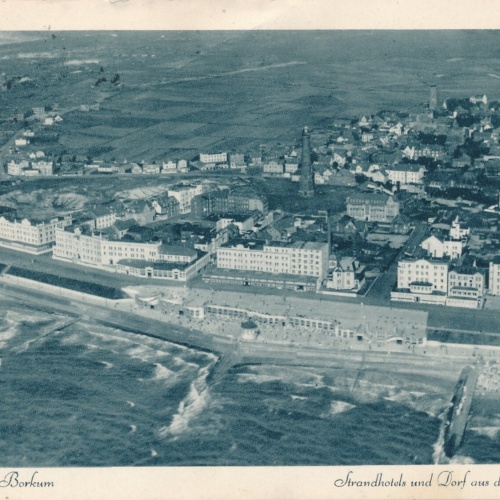 AK, Nordseebad Borkum, Strandhotels und Dorf aus der Vogelschau (S1654)