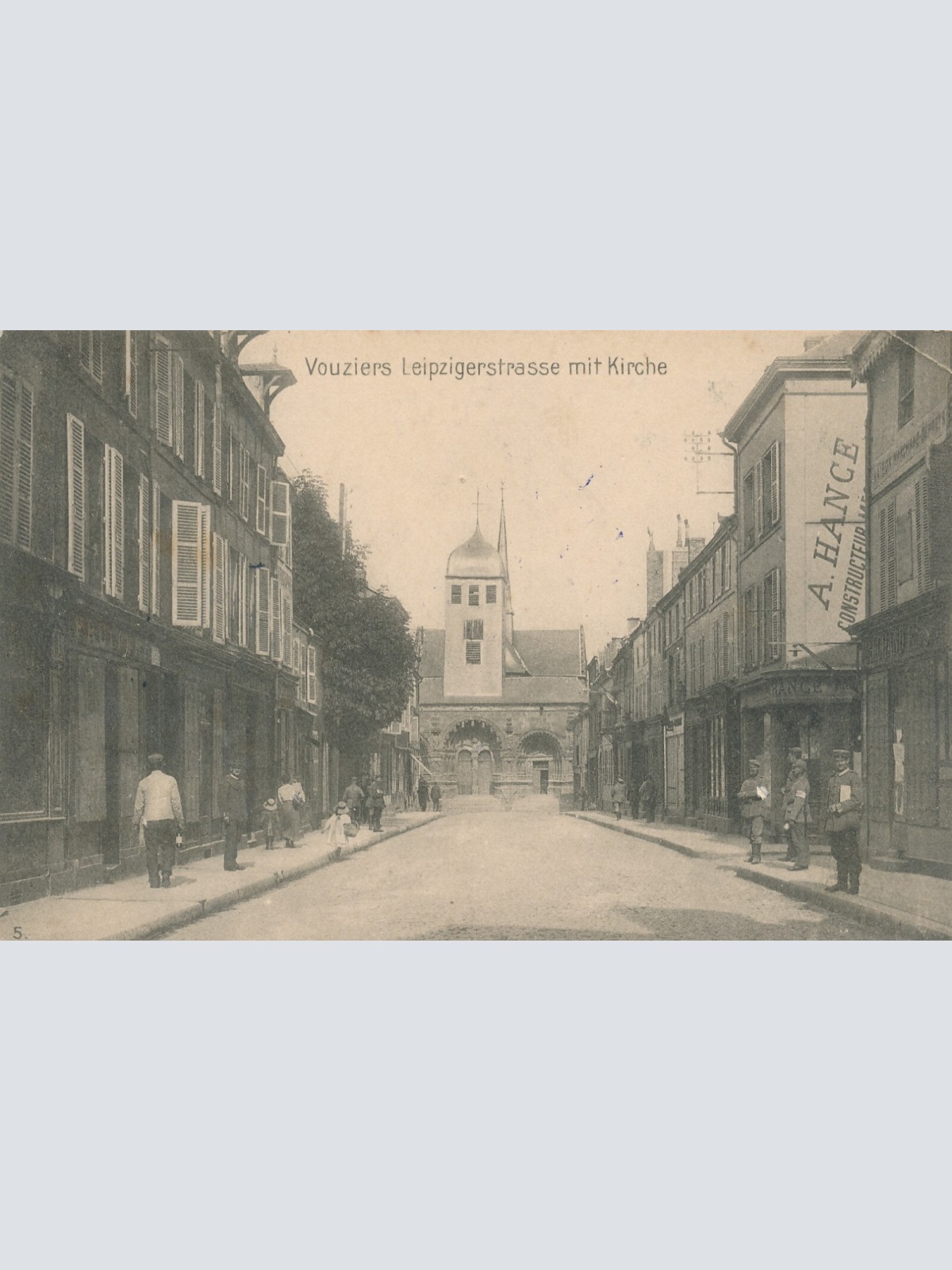 AK, Vouziers Leipzigerstraße mit Kirche, Frankreich (S1959)