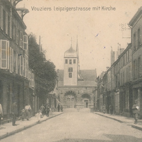 AK, Vouziers Leipzigerstraße mit Kirche, Frankreich (S1959)
