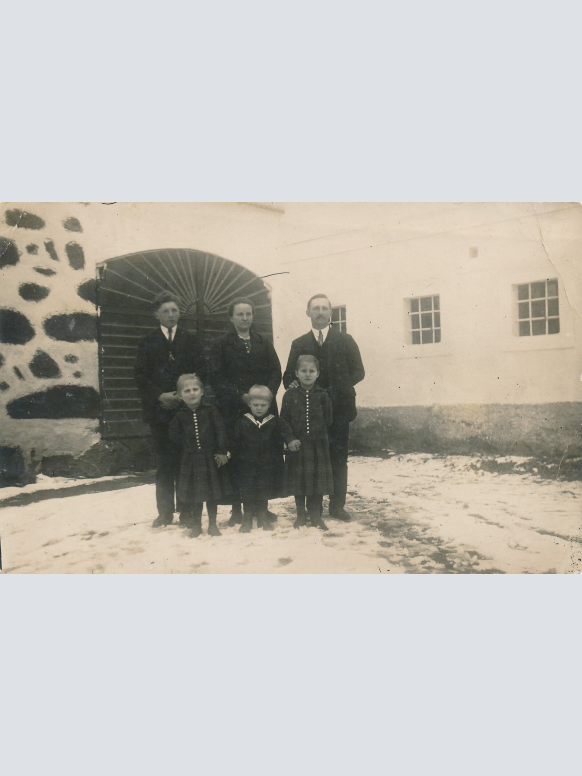 AK Annodazumals Foto einer Bauermfamilie (6858)