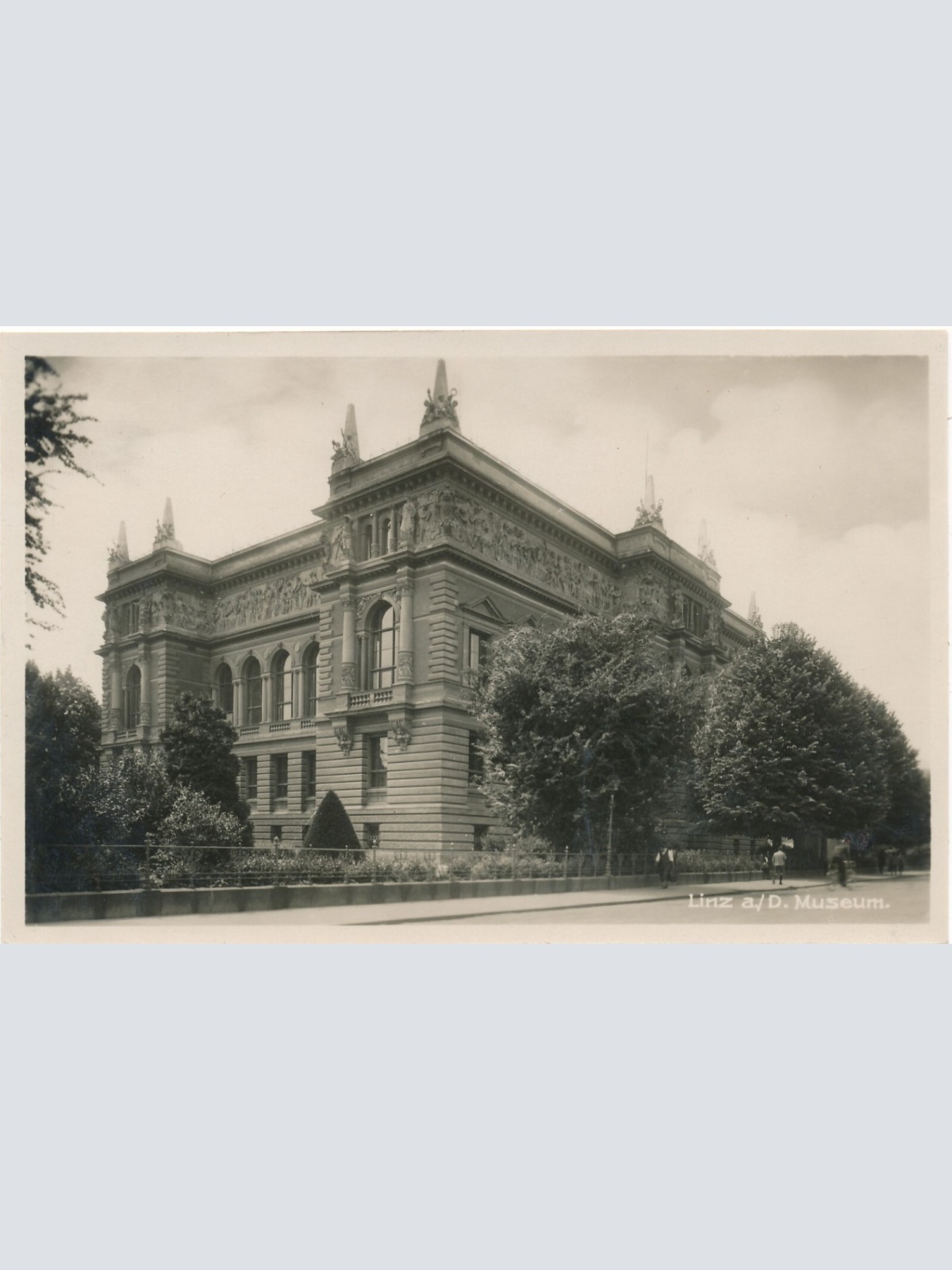 AK aus Linz an der Donau mit Museum Oberösterreich (7627)