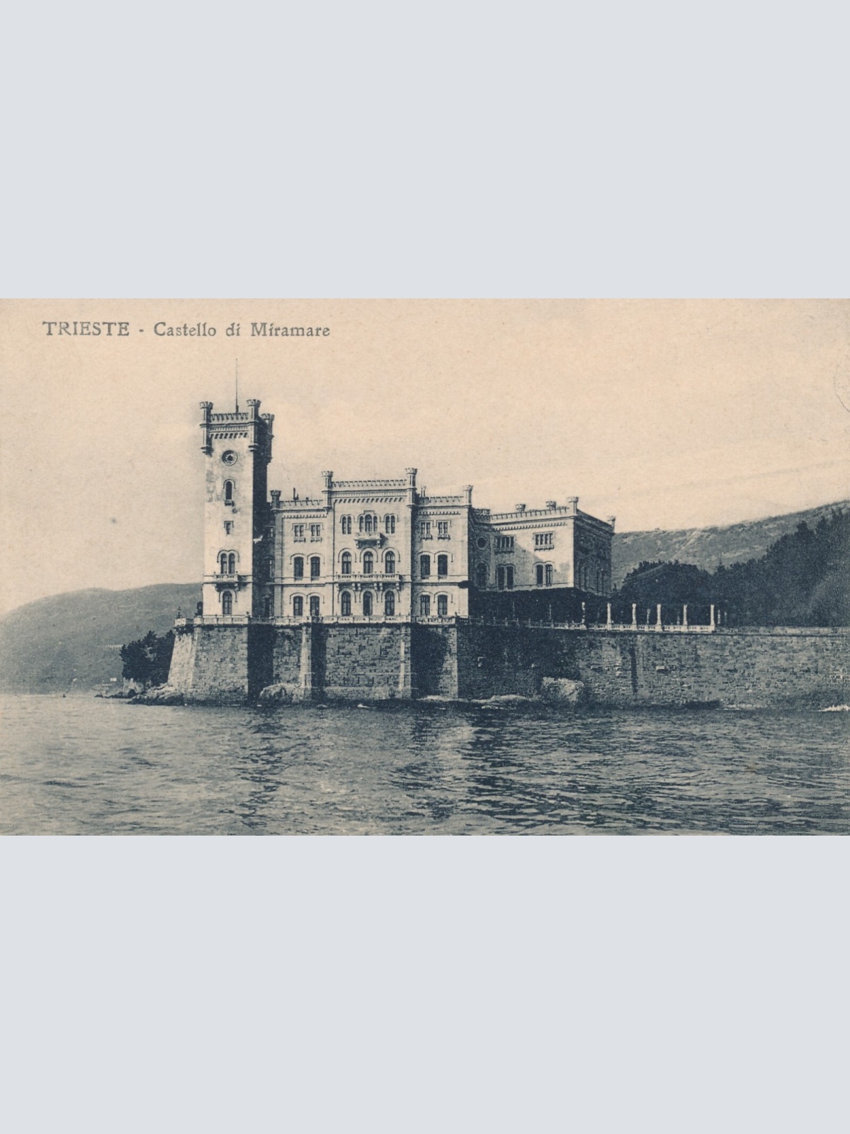 AK aus Trieste mit Castello di Miramare Italien (7740)