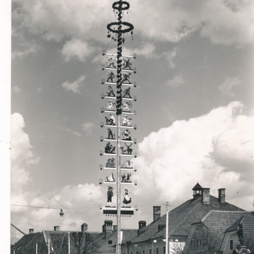AK aus Kindberg mit Maibaum Steiermark (8006)