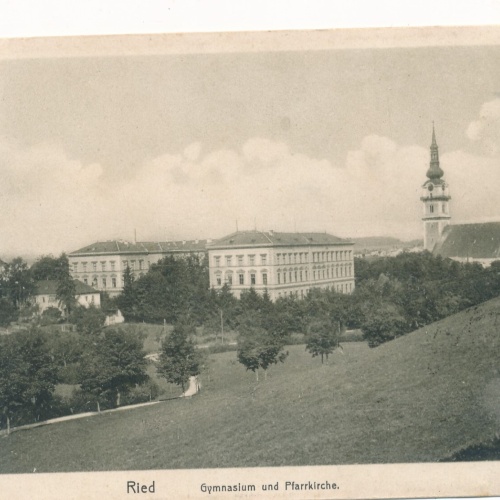AK aus Ried mit Gymnasium und Pfarrkirche Oberösterreich (7994)