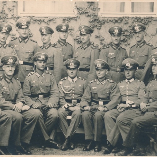 AK Soldaten Mannschaftsfoto Militaria Ansichtskarte (16185)