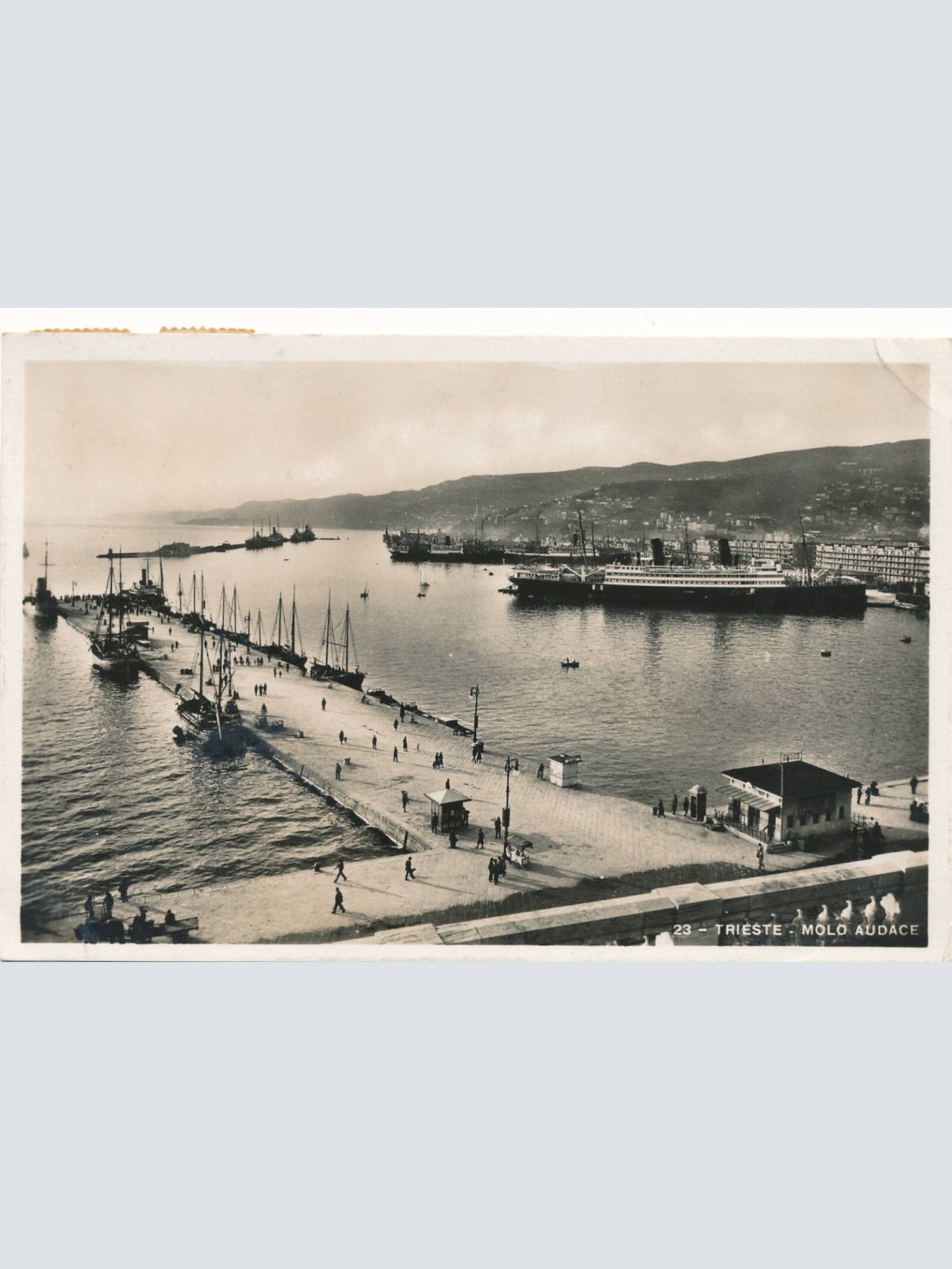 AK aus Trieste Molo Audace Ansichtskarte Italien (8150)