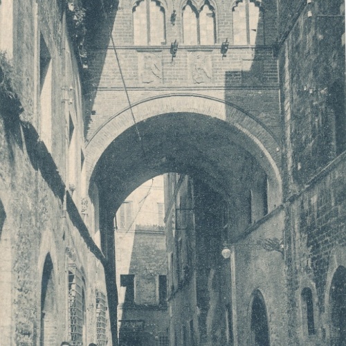 AK aus Foligno - Arco Casa Polinori Italien Ansichtskarte (8161)