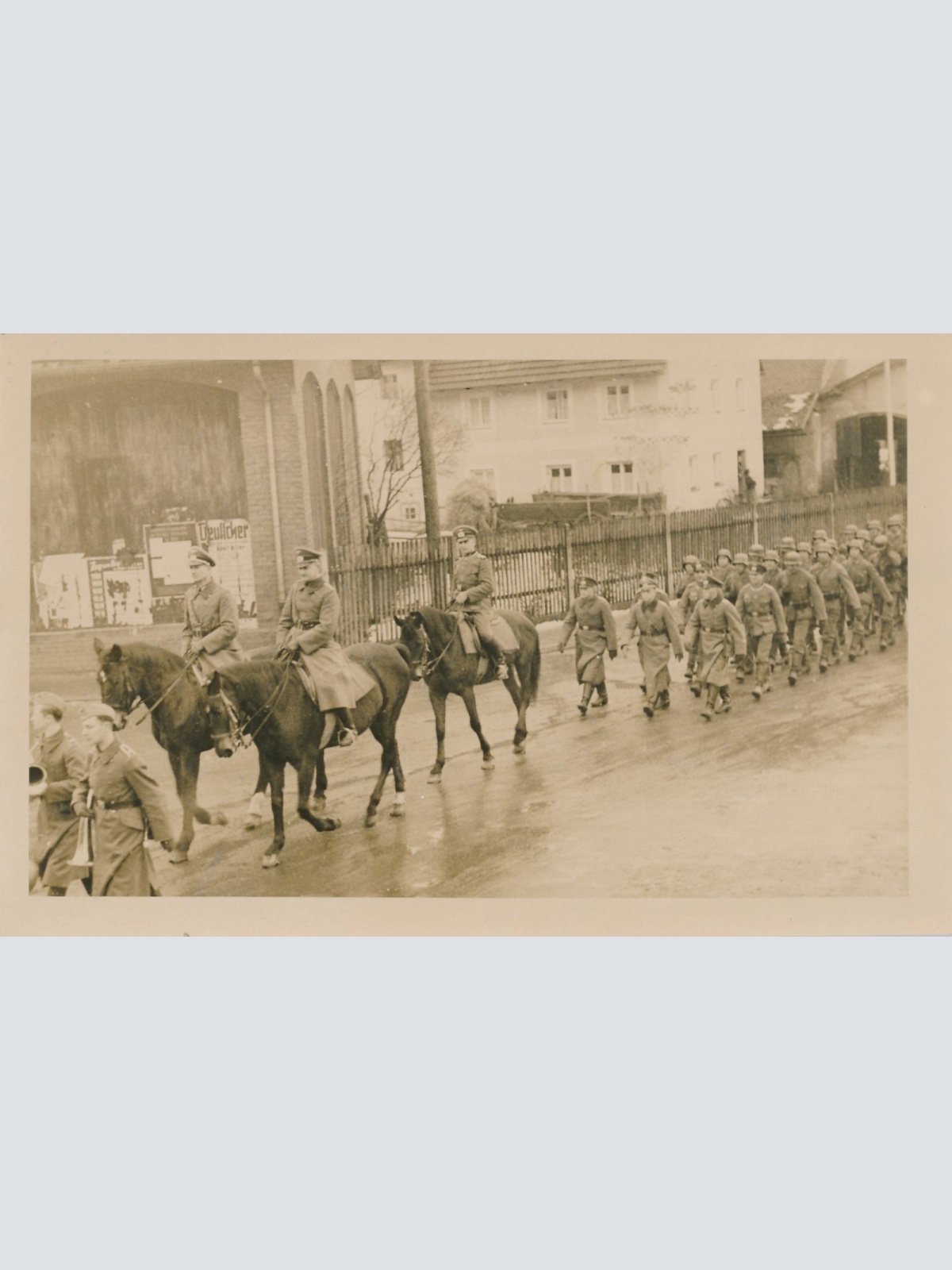 AK von Soldaten ein Paar auf Pferd Militaria Ansichtskarte (16182)