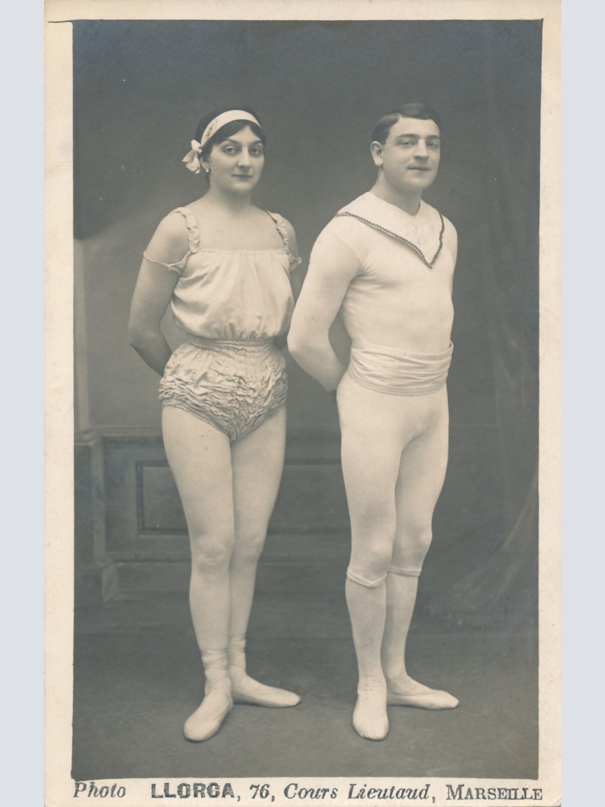 AK aus Marseille zwei Ballerinas Frankreich Ansichtskarte (8594)