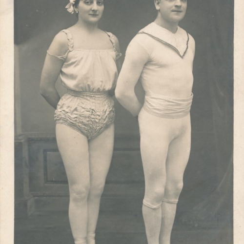 AK aus Marseille zwei Ballerinas Frankreich Ansichtskarte (8594)