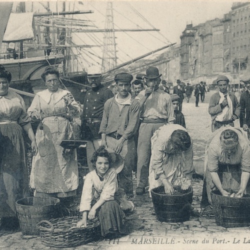 AK aus Marseille am Hafen mit Schiffen Italien Ansichtskarte (8760)