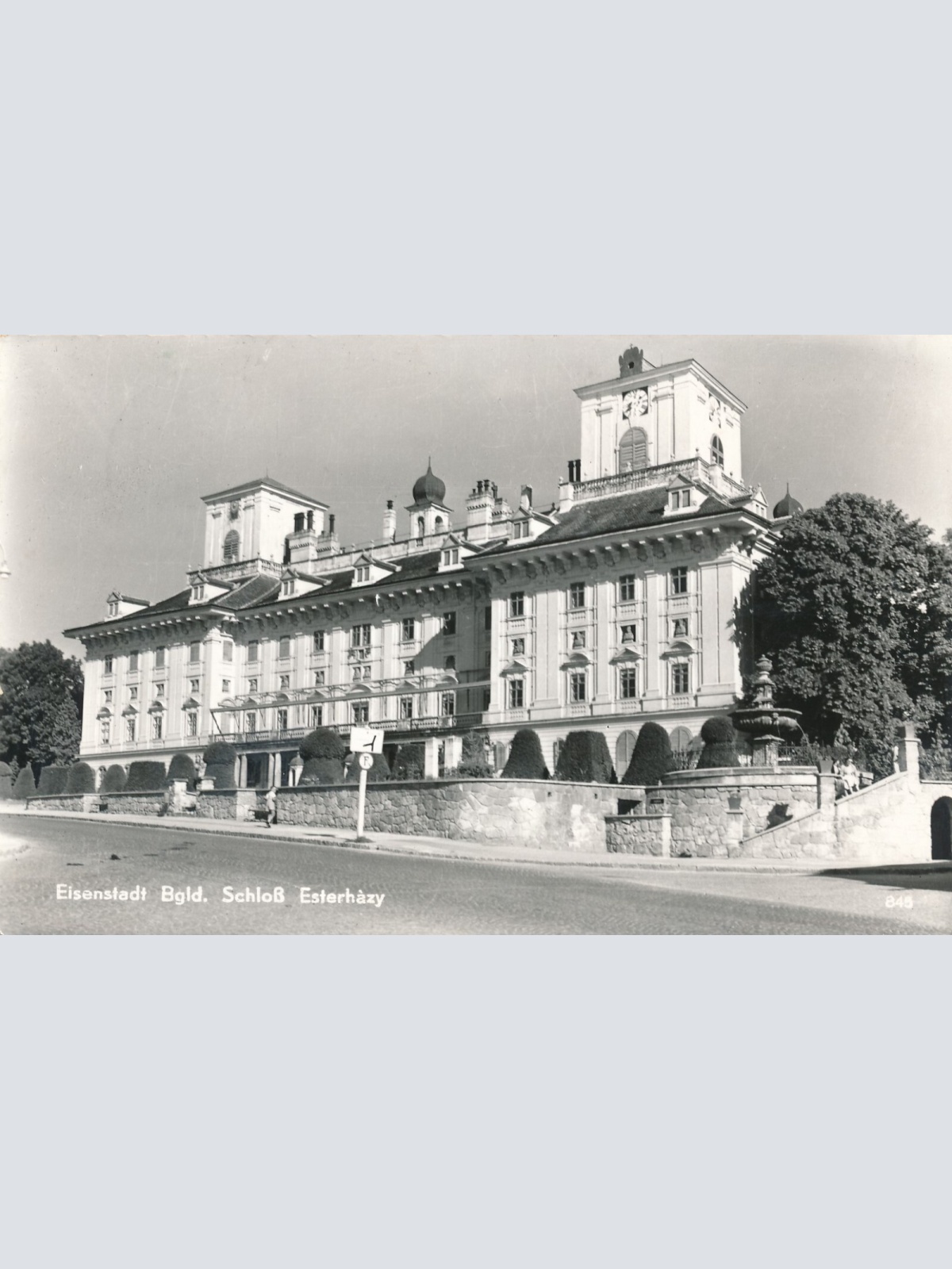 AK aus Eisenstadt mit Schloß Esterhazy Burgenland Ansichtskarte (9221)