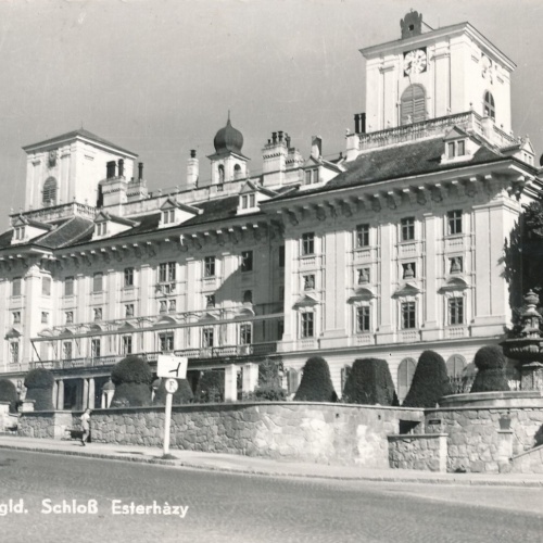 AK aus Eisenstadt mit Schloß Esterhazy Burgenland Ansichtskarte (9221)