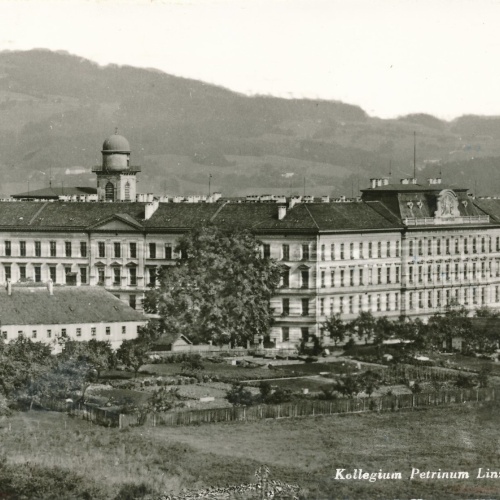 AK aus Linz an der Donau Kollegium Petrinum Oberösterr. Ansichtskarte (9026)