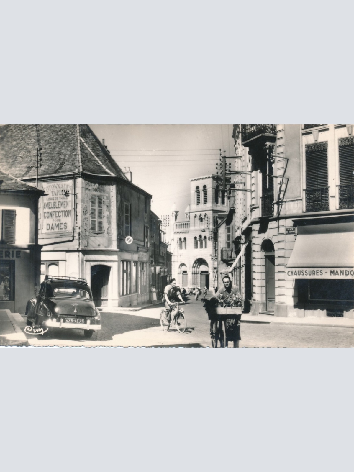 AK aus Digion Place et Rue du Centre Frankreich Ansichtskarte (9586)