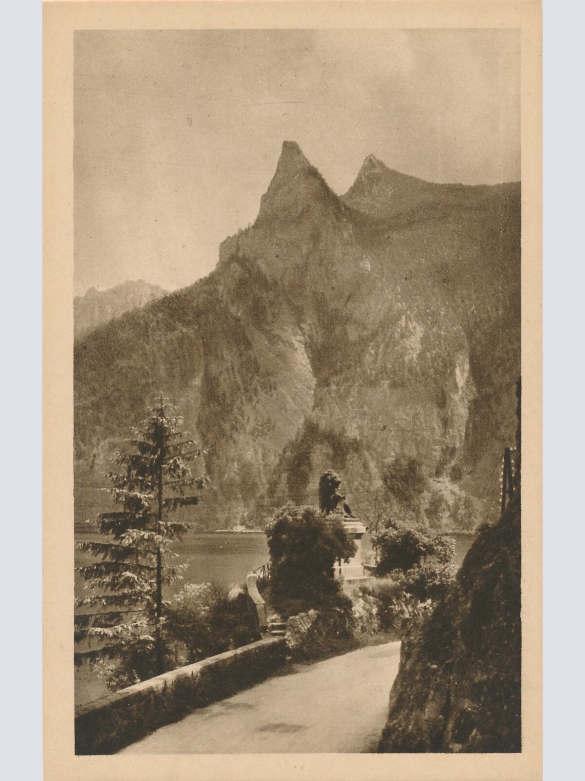 AK aus Traunkirchen mit Löwendenkmal Oberösterreich Ansichtskarte (10611)